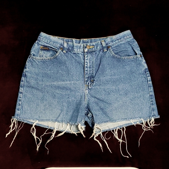 Vintage Plus Size Lee Riders Cut-Off Distressed Raw Hem Denim "Mom" Jean Shorts - Picture 3 of 10